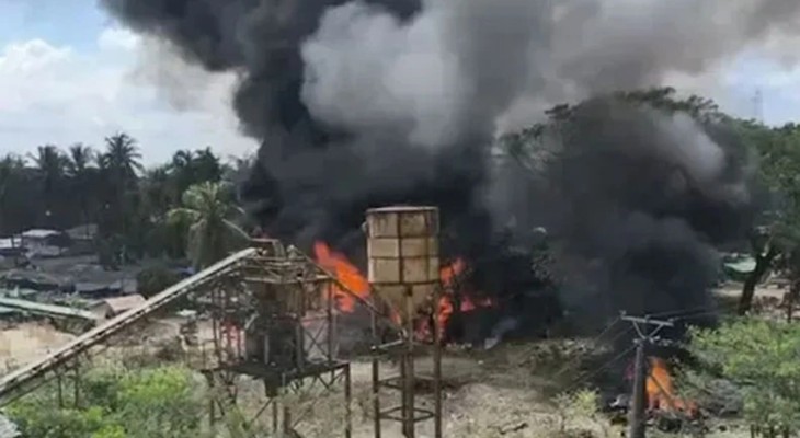 বাংলাদেশ সীমান্তবর্তী রাখাইনে সেনাবাহিনীর বিমান হামলায় নিহত ৫০ 